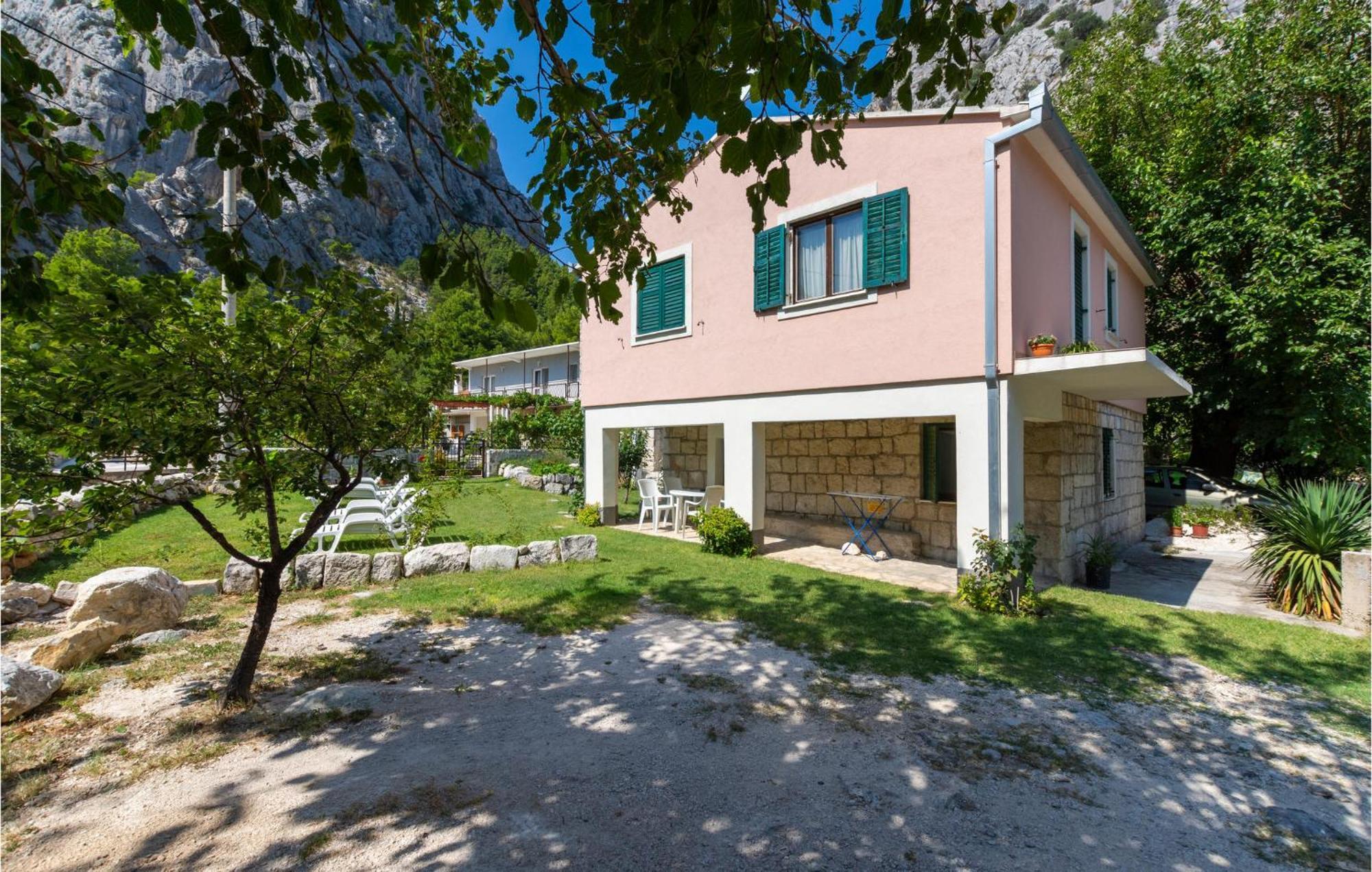 Lovely Apartment In Omis With Kitchen Exterior foto