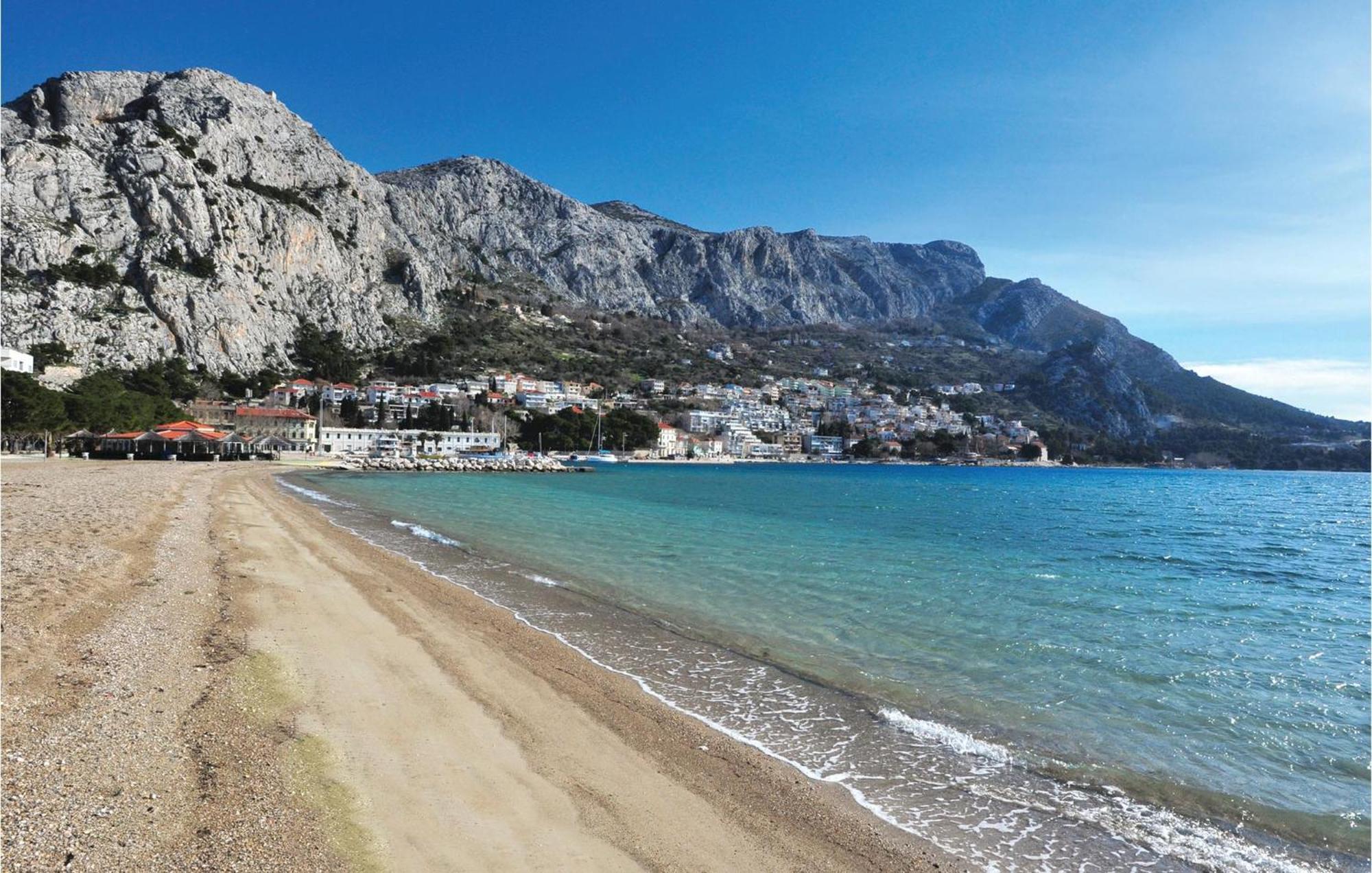 Lovely Apartment In Omis With Kitchen Exterior foto
