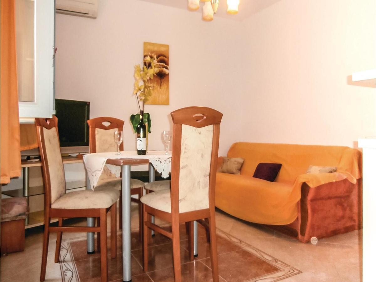 Lovely Apartment In Omis With Kitchen Exterior foto