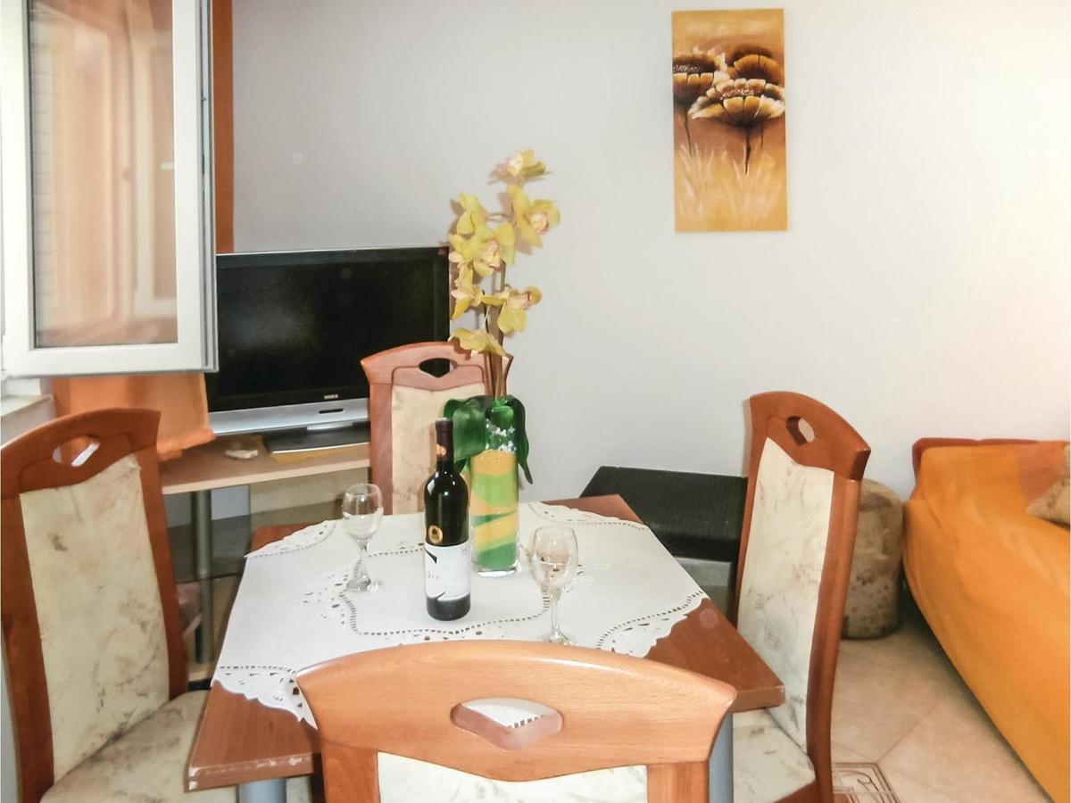 Lovely Apartment In Omis With Kitchen Exterior foto