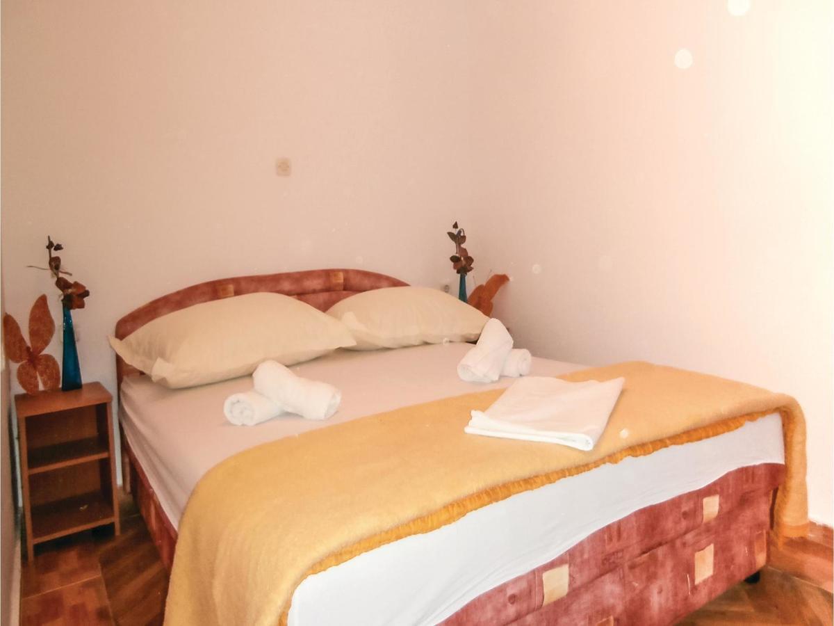 Lovely Apartment In Omis With Kitchen Exterior foto